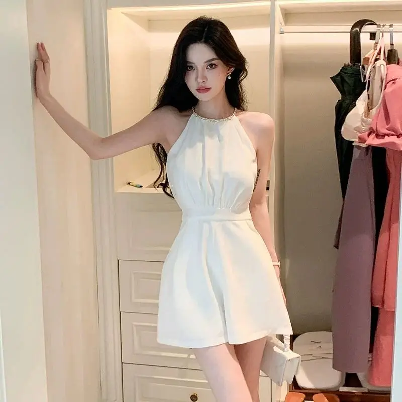 Summer Clothing Trends For Women - 쿨한 화이트 여성 반바지 오피스룩 휴가룩